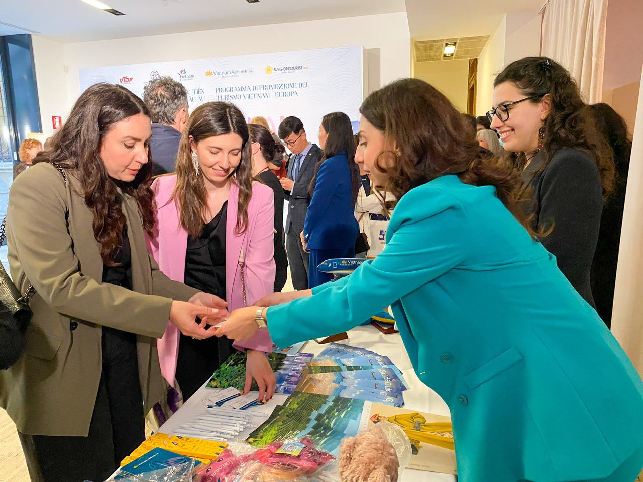 Chương trình Xúc tiến Du lịch Việt Nam - Châu Âu: Vietnam Airlines chắp cánh giao thoa du lịch văn hóa Việt - Italy